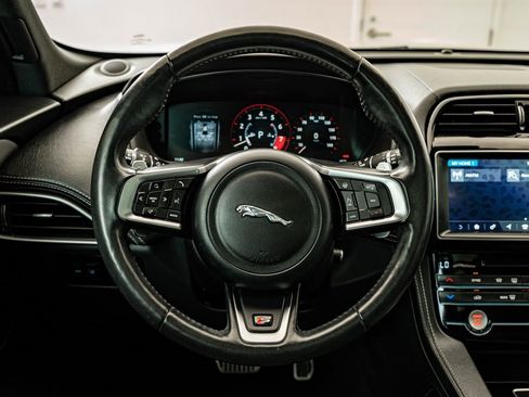 Used 2017 Jaguar F-PACE S image 23