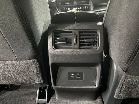 Used 2023 Nissan Rogue SV image 23