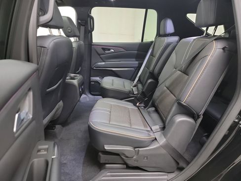 Used 2025 Chevrolet Traverse High Country AWD/4WD image 28