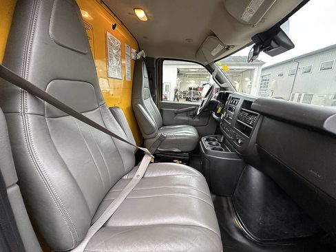 Used 2021 GMC Savana 3500 Extended w/ Power Convenience Package RWD image 24