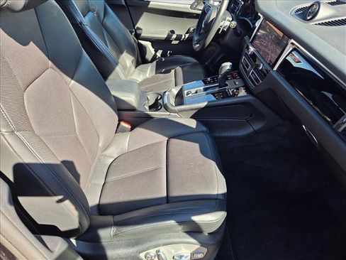 Used 2023 Porsche Macan S image 21