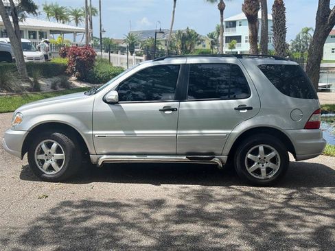 Used 2004 Mercedes-Benz ML 350 4MATIC w/ Sunroof Pkg image 2