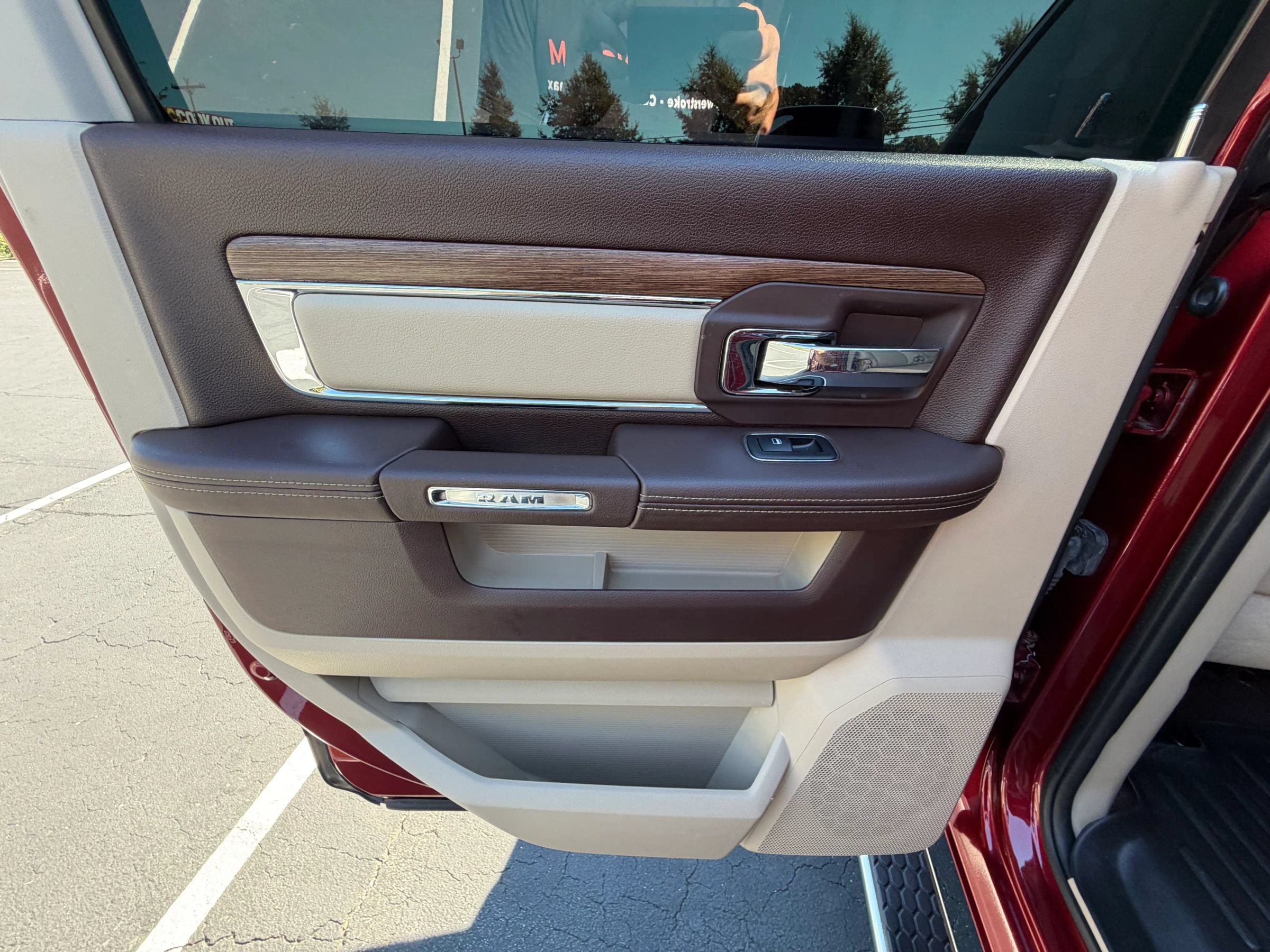 Used 2015 RAM 3500 Laramie AWD/4WD image 18