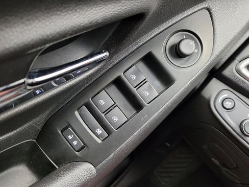 Used 2020 Chevrolet Trax LT w/ LT Convenience Package FWD image 27