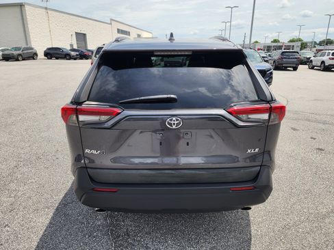 Used 2021 Toyota RAV4 XLE FWD image 5