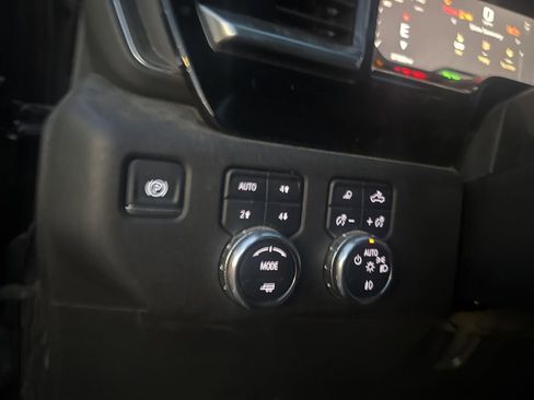 Used 2024 GMC Sierra 2500 SLT w/ SLT Convenience Package image 16