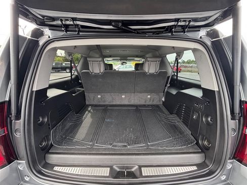 Used 2019 Chevrolet Suburban LT w/ Luxury Package image 21
