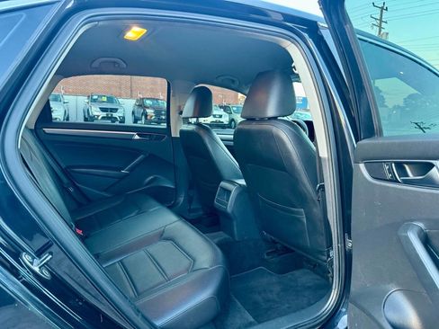 Used 2017 Volkswagen Passat 1.8T R-Line image 13