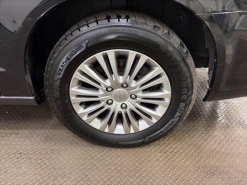 Used 2013 Chrysler Town & Country Touring-L w/ Driver Convenience Group image 42