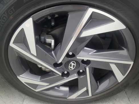 Used 2025 Hyundai Elantra SEL FWD image 31