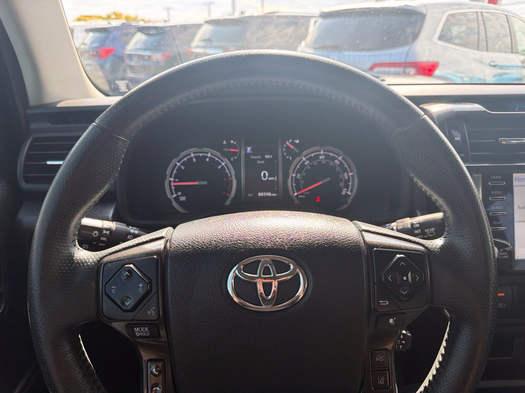Used 2021 Toyota 4Runner Venture w/ Moonroof Package AWD/4WD image 17