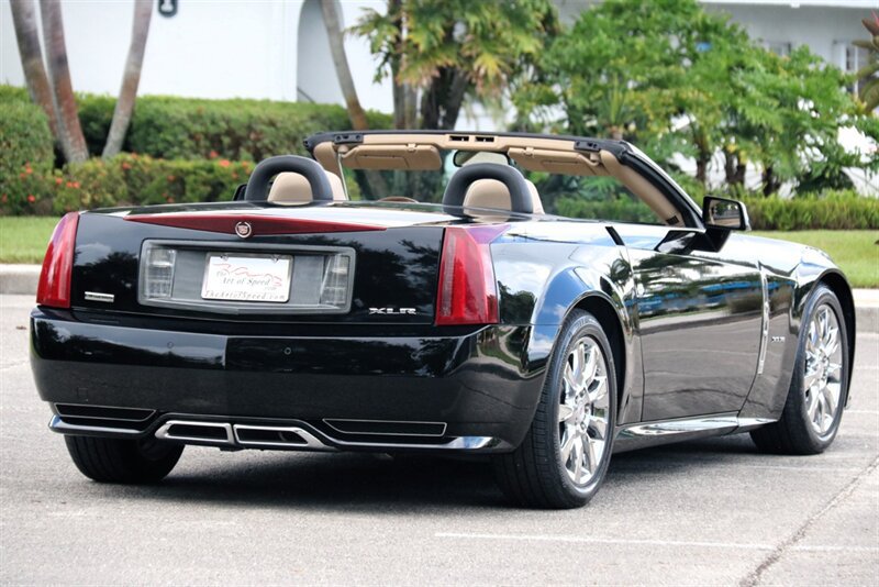 Used 2009 Cadillac XLR RWD image 13