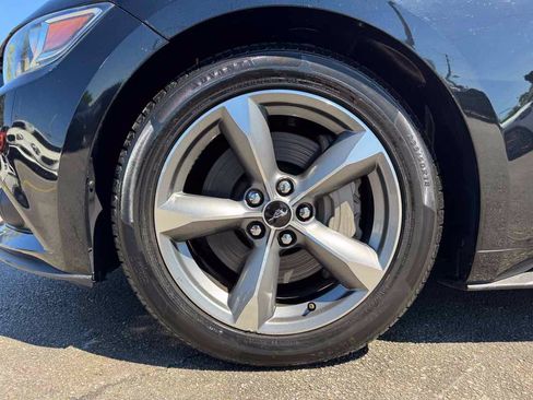 Used 2017 Ford Mustang GT RWD image 13