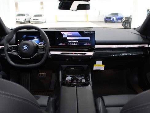 Used 2024 BMW i5 eDrive40i w/ Premium Package image 17