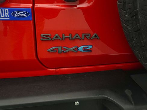 Used 2025 Jeep Wrangler Unlimited Sahara w/ Safety Group AWD/4WD image 11