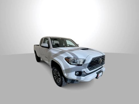Used 2020 Toyota Tacoma TRD Sport w/ TRD Premium Sport Package AWD/4WD image 2