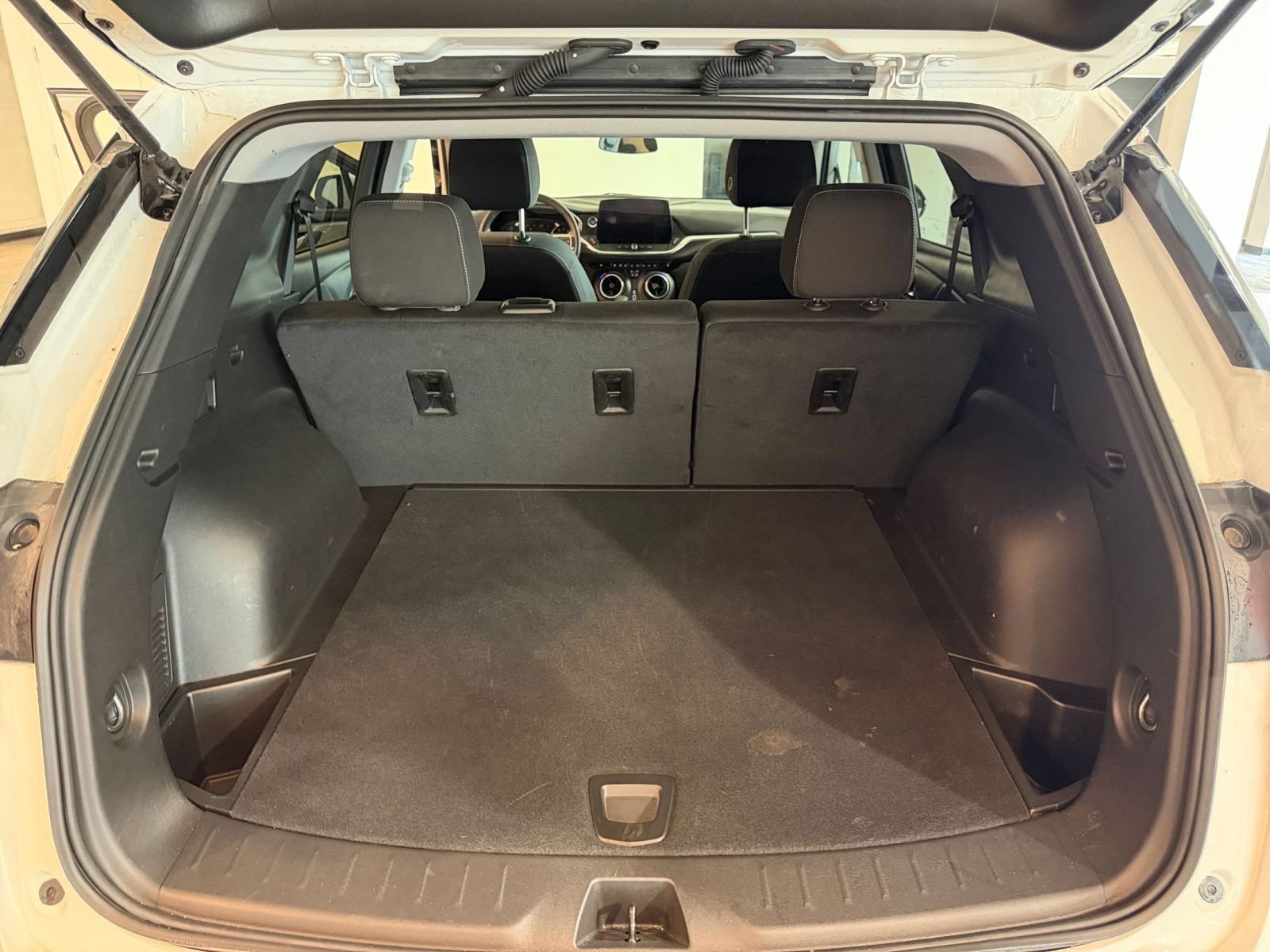 Used 2025 Chevrolet Blazer LT FWD image 30