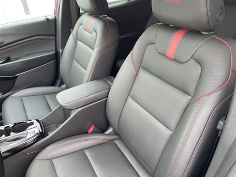 Used 2025 Chevrolet Trax RS FWD image 7