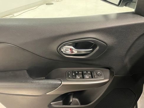 Used 2020 Jeep Cherokee Latitude Plus w/ Cold Weather Group image 19