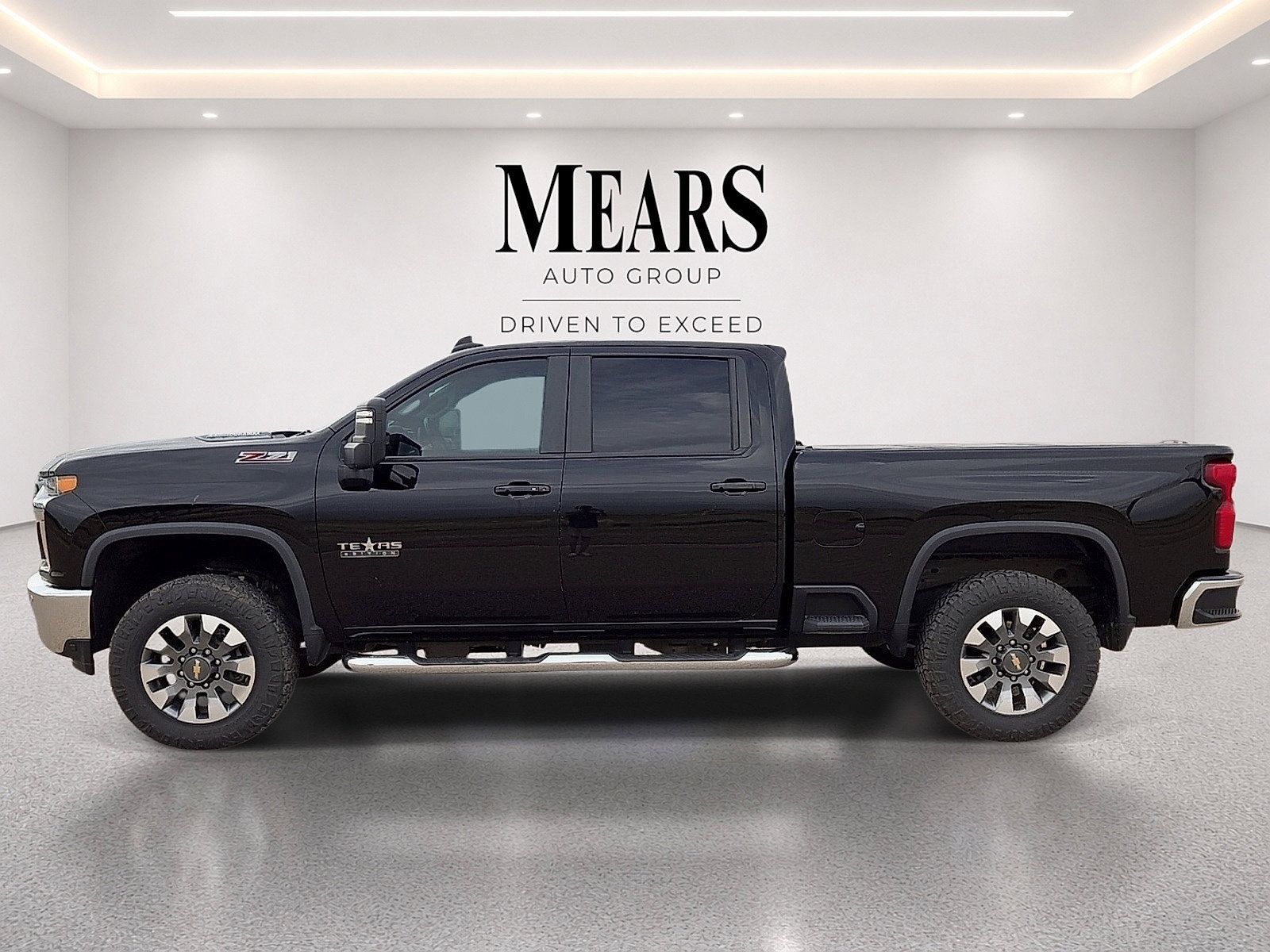 Used 2022 Chevrolet Silverado 2500 LT w/ Texas Edition AWD/4WD image 2