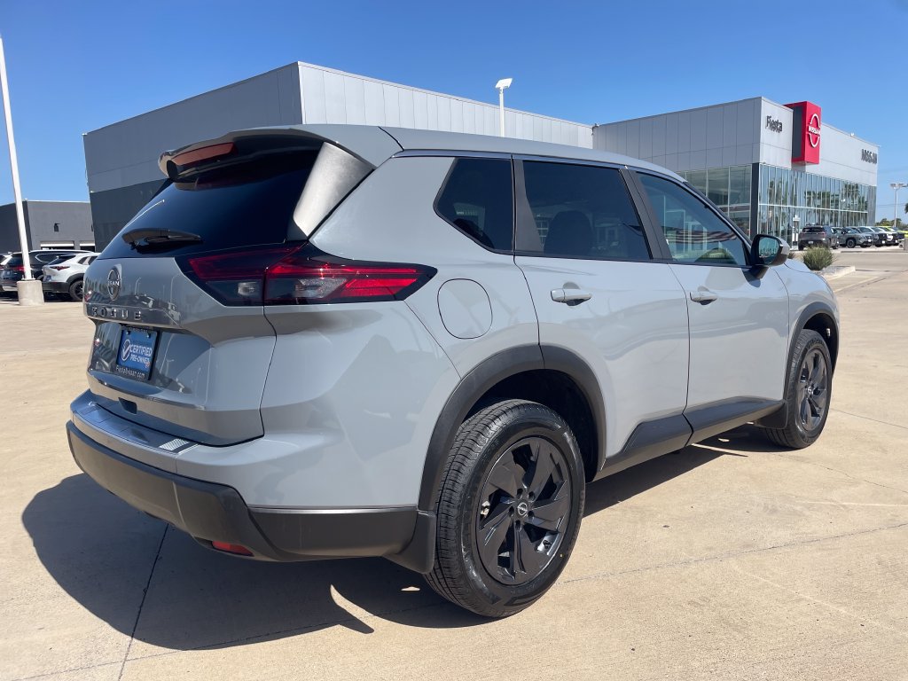 Certified 2026 Nissan Rogue SV FWD image 5