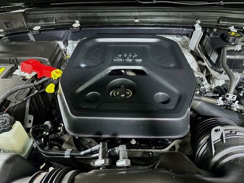 Used 2025 Jeep Wrangler Sahara image 33