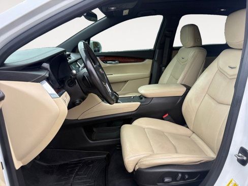 Used 2017 Cadillac XT5 Luxury FWD image 9