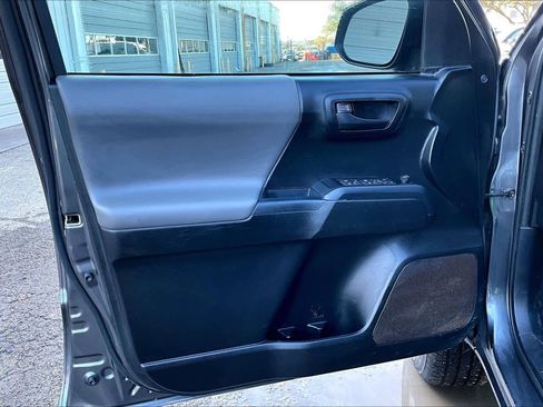 Used 2019 Toyota Tacoma SR image 22