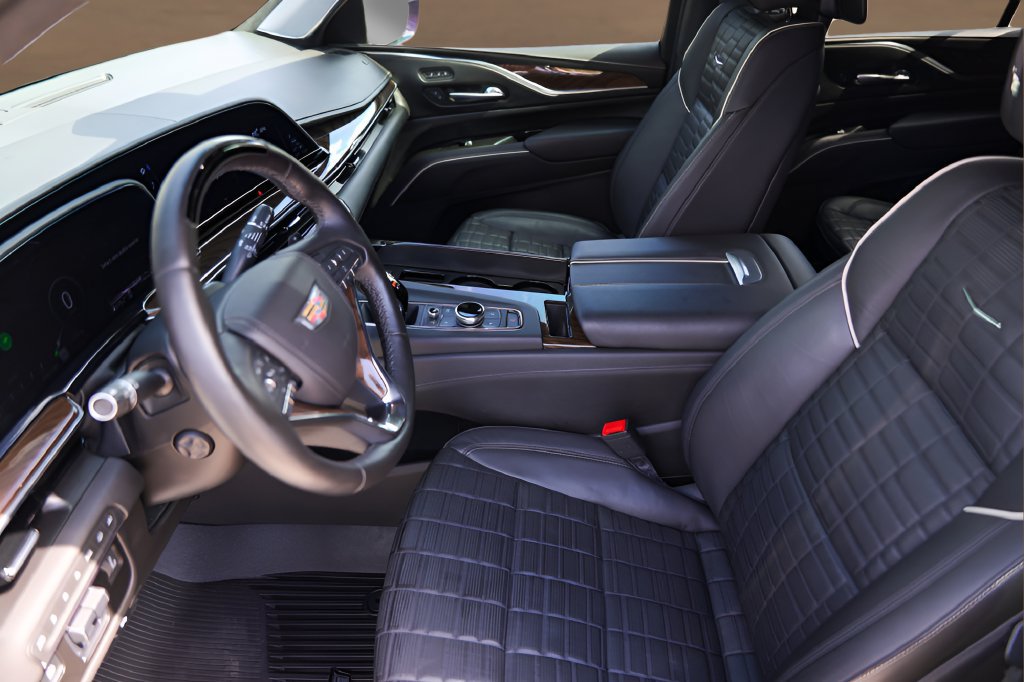 Certified 2024 Cadillac Escalade Premium Luxury Platinum w/ Heavy-Duty Trailer Package AWD/4WD image 9