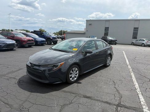 Used 2025 Toyota Corolla LE FWD image 2