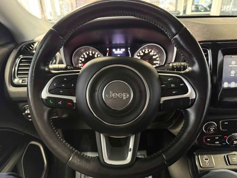 Used 2019 Jeep Compass Latitude FWD image 11
