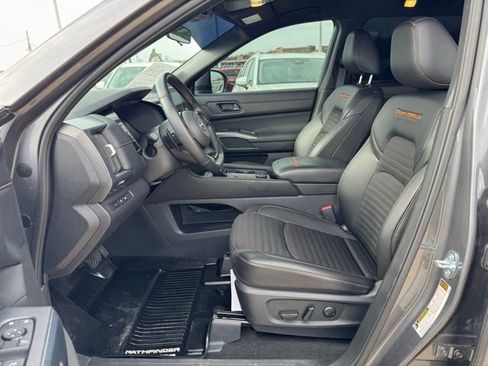 Used 2025 Nissan Pathfinder Rock Creek image 12