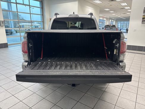 Used 2021 Toyota Tacoma TRD Sport image 17