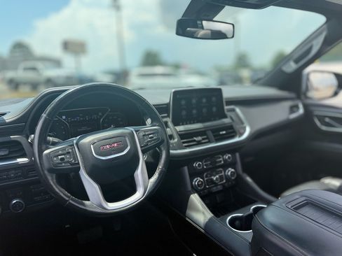 Used 2021 GMC Yukon XL SLT w/ SLT Luxury Plus Package AWD/4WD image 32