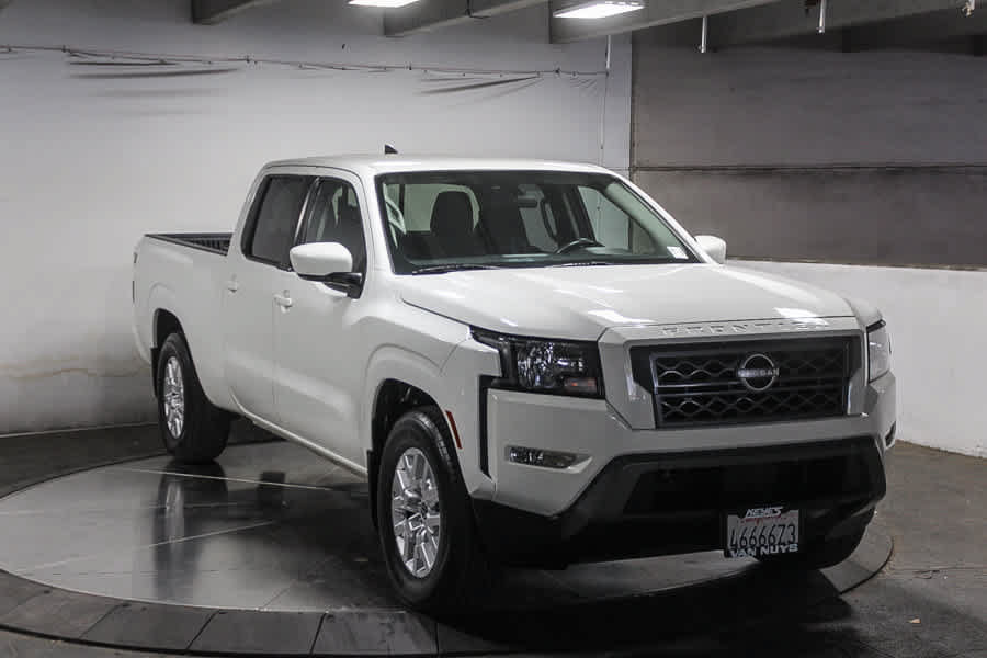 Used 2024 Nissan Frontier SV RWD image 3