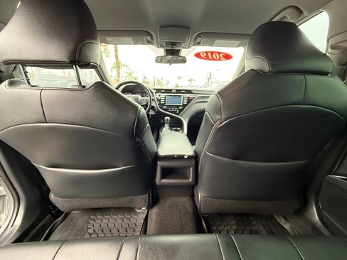 Used 2019 Toyota Camry SE image 13