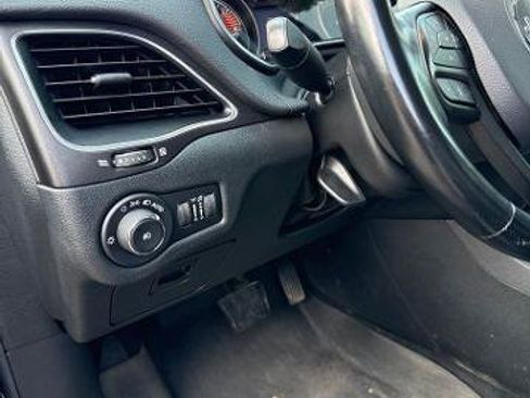 Used 2020 Jeep Cherokee Trailhawk w/ Cold Weather Group AWD/4WD image 26