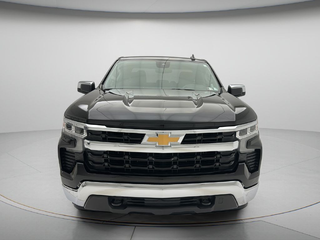 Used 2024 Chevrolet Silverado 1500 LT AWD/4WD image 2