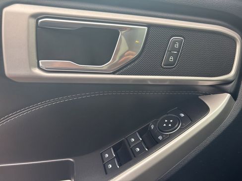 Used 2022 Ford Explorer XLT w/ Equipment Group 202A image 27