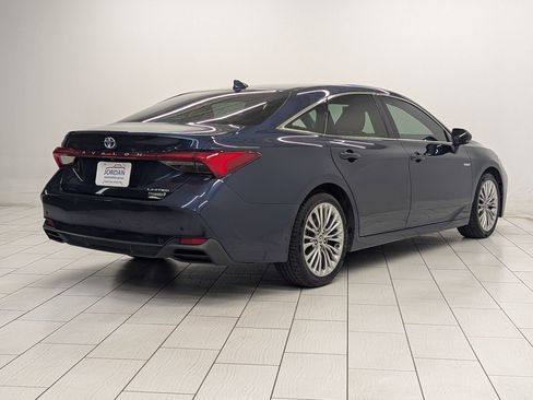 Used 2019 Toyota Avalon Limited image 7