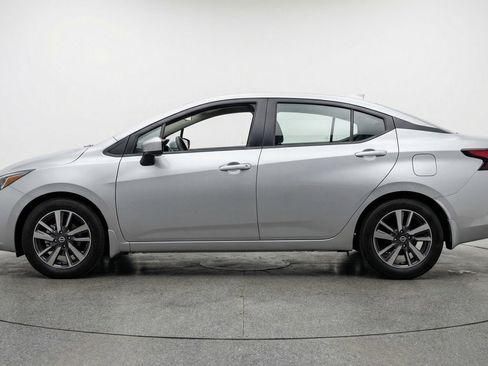 Used 2025 Nissan Versa SV image 5