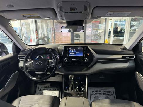 Used 2022 Toyota Highlander LE FWD image 24