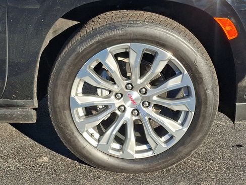 Used 2024 GMC Yukon XL Denali w/ Denali Reserve Package image 8