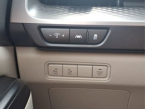 Used 2024 Kia Carnival LX image 15