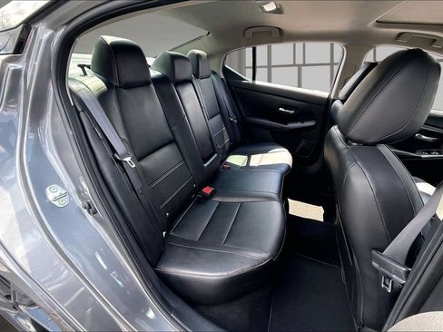 Used 2022 Nissan Sentra SR w/ SR Premium Package FWD image 27
