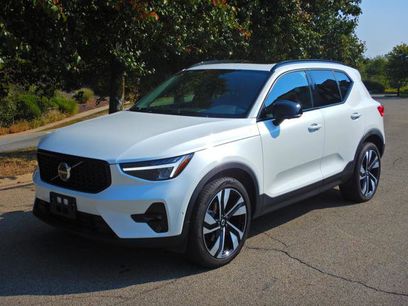 Used 2025 Volvo XC40 B5 Plus