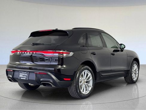Certified 2023 Porsche Macan image 7