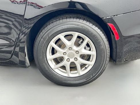 Used 2024 Chrysler Pacifica Touring-L image 36