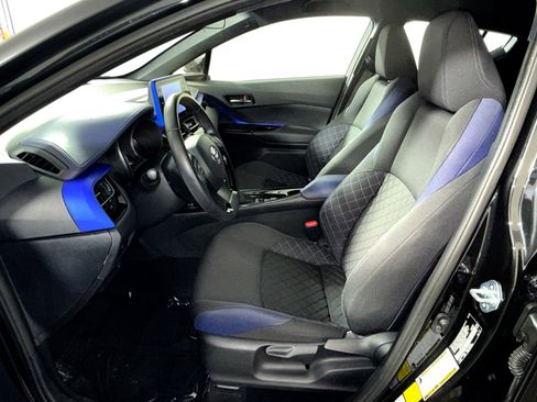Used 2022 Toyota C-HR XLE FWD image 13