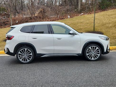 Used 2024 BMW X1 xDrive28i w/ Premium Package image 11